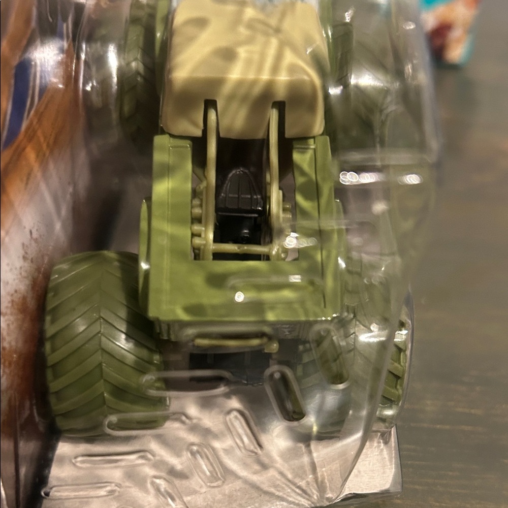MONSTER JAM Shaker vs Soldier OF FORTUNE 2-Pack Toy Trucks - Green - Picture 2 of 8